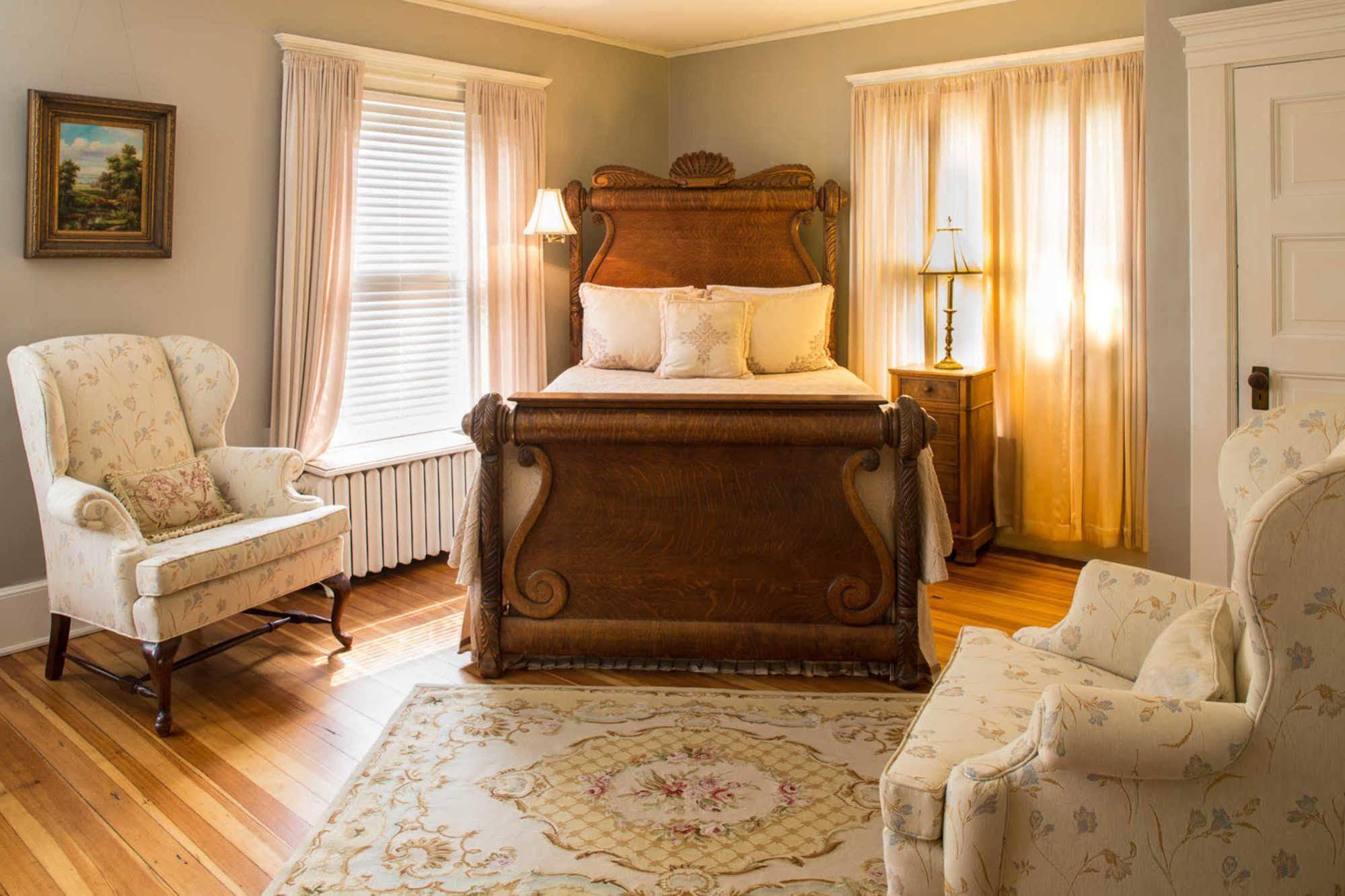 The Lion And The Rose Bed And Breakfast Asheville Exterior photo