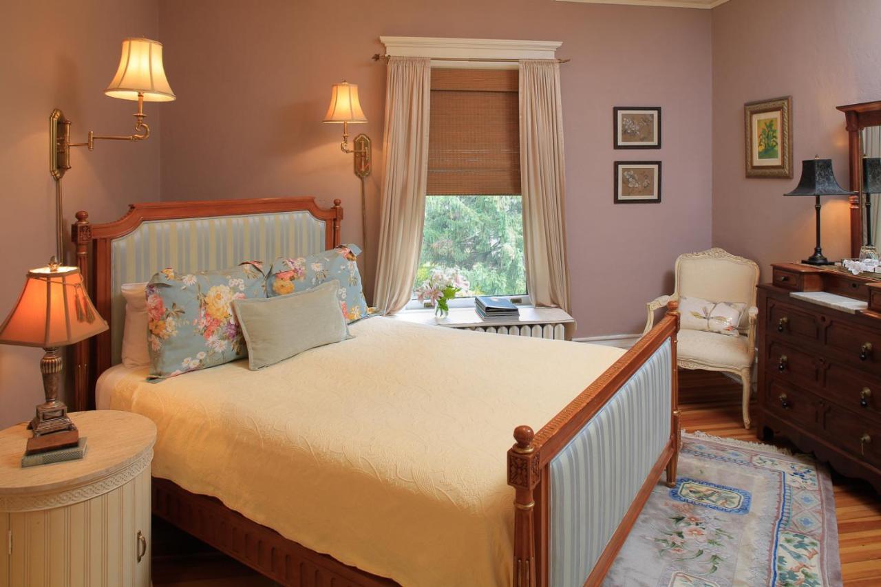 The Lion And The Rose Bed And Breakfast Asheville Exterior photo