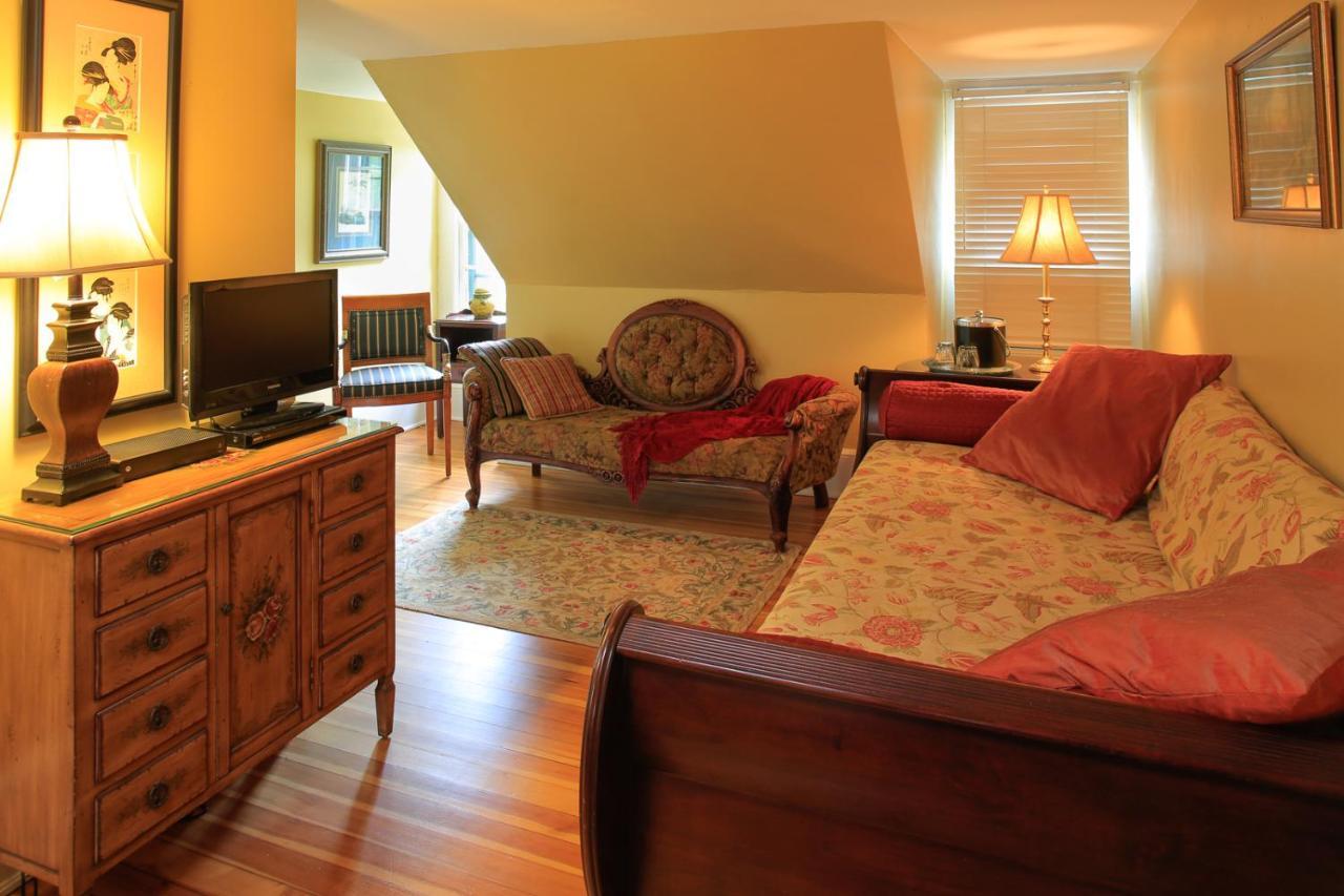The Lion And The Rose Bed And Breakfast Asheville Exterior photo